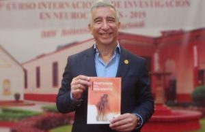 Libro “Trastornos del movimiento” resume experiencia de 25 años de su autor