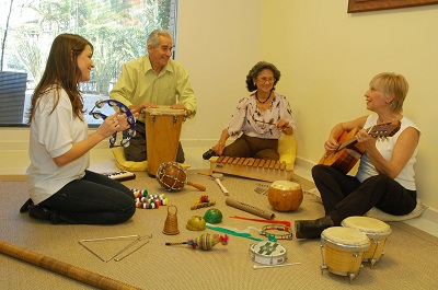 INCN organiza charla de terapia musical para pacientes con Alzheimer