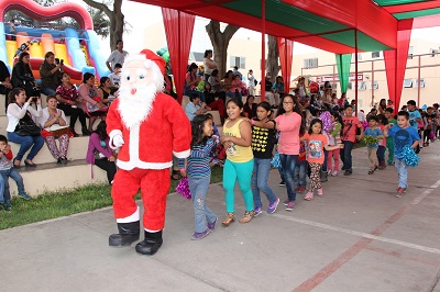 Hijos de trabajadores INCN celebraron navidad con entretenidos shows y juegos