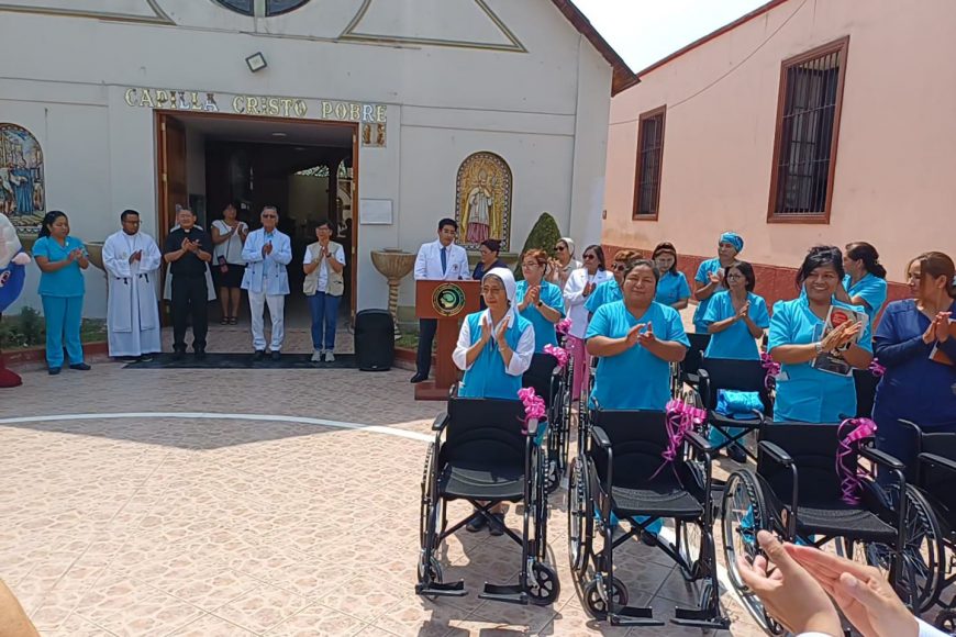 INCN recibió valiosa donación de 30 sillas de ruedas para pacientes
